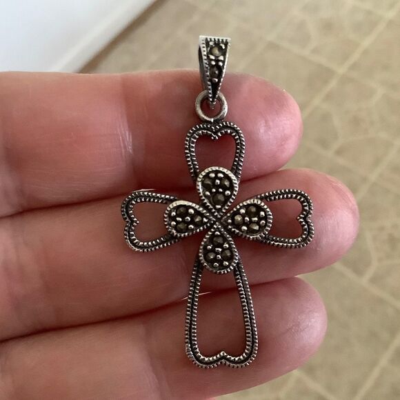Sterling SILVER 925 MARCASITE BEAUTIFUL CROSS - Picture 2 of 7